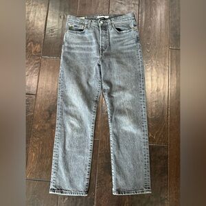 Levi's Wedgie Straight Fit Women’s Jeans in Well-Worn Black. Size 28